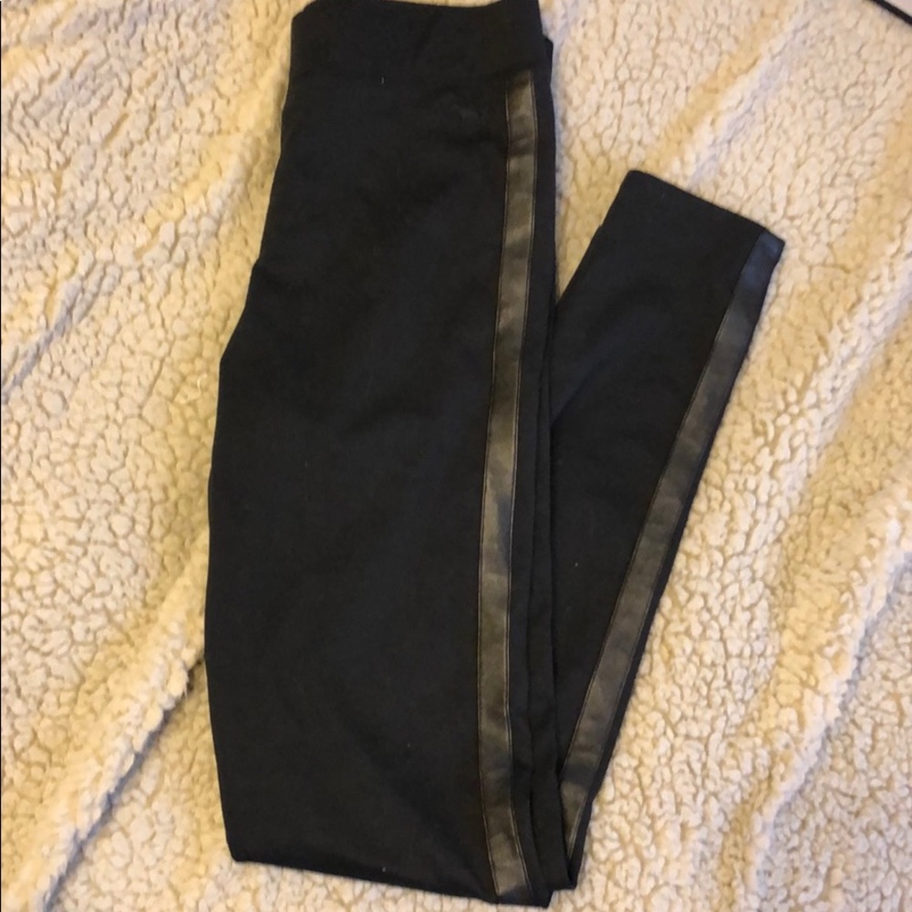 ‼️DONATING IN 24H‼️VS PINK Leather Stripe Leggings